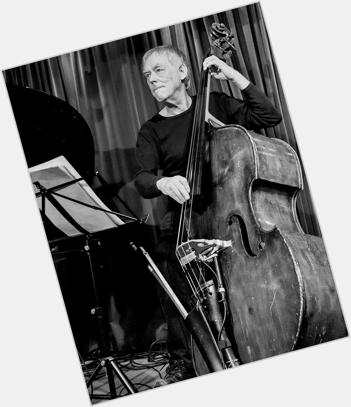  Danish jazz double-bassist Mads Vinding born on this day, in 1948.

photo: Torben Christensen 