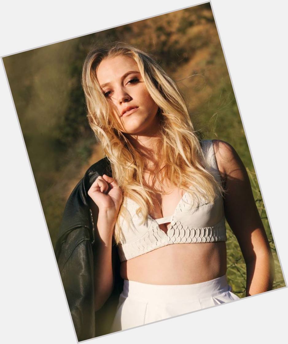 Happy Birthday to Actress and Professional Kiteboarder Maika Monroe who turns 26 today! 
