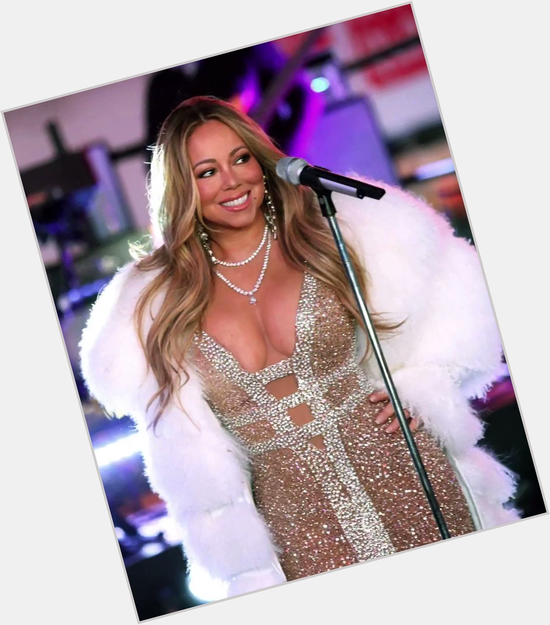 Happy birthday, Mariah Carey.

Most solo number ones, longest run at number one, and an icon through every era. 