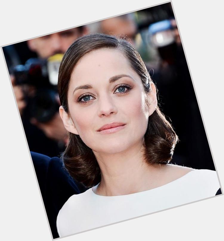 Happy birthday, Marion Cotillard! 8 times the actress epitomized French-girl glamour:  