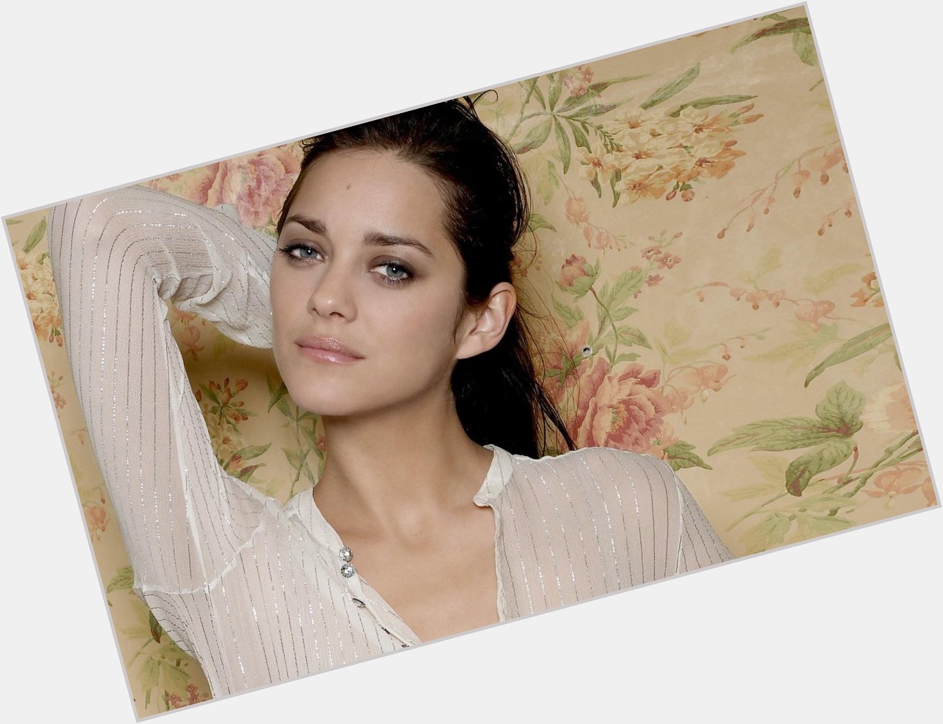 Happy birthday Marion Cotillard - 40 today!... and to correct myself Monica Bellucci is 51!! 