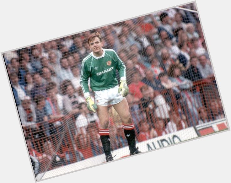 Happy Birthday Mark Bosnich
Here he is in his first spell at United. So good they signed him twice! 