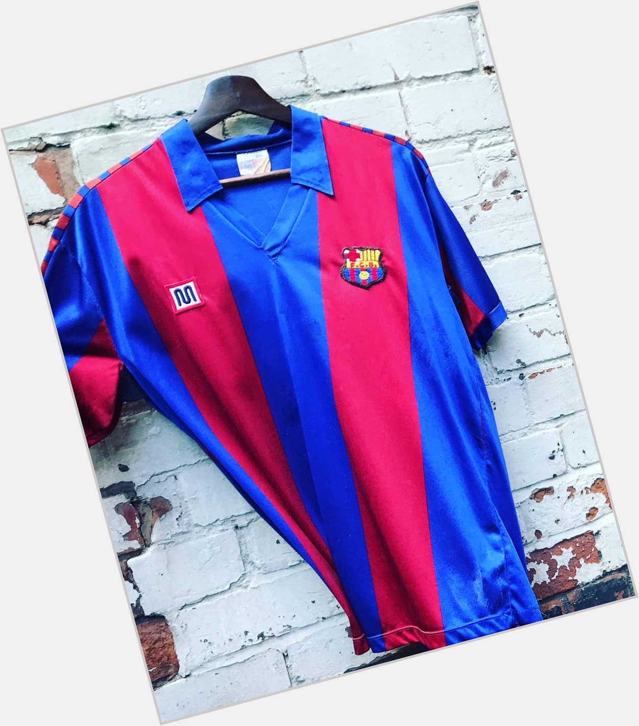 Happy Birthday to Mark Hughes, who turns 55 today Here is one of his match worn shirts from his Barcelona days. 