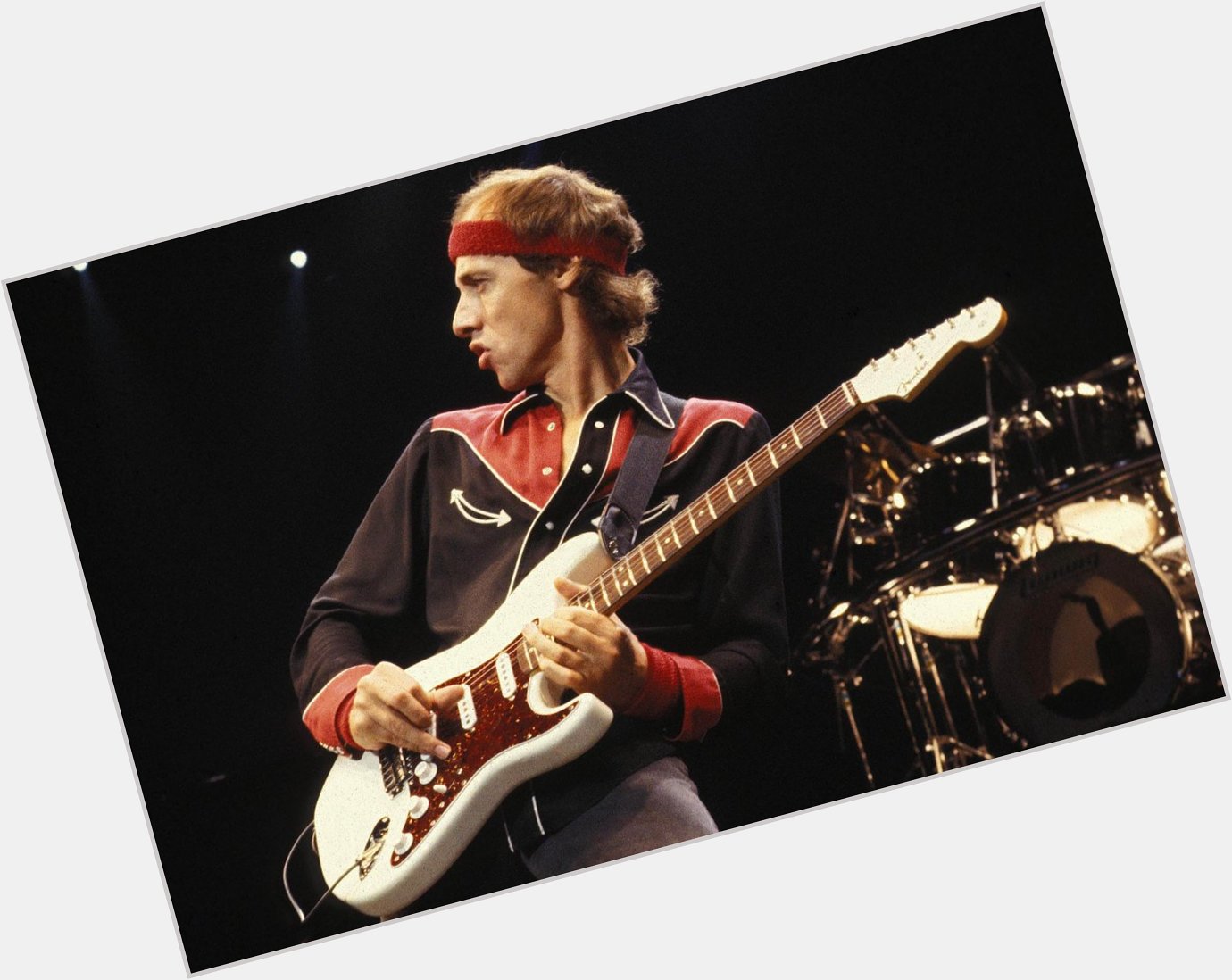 Happy birthday to sultan of swing, Mark Knopfler!
He\s 72 today. 

~Lauren 