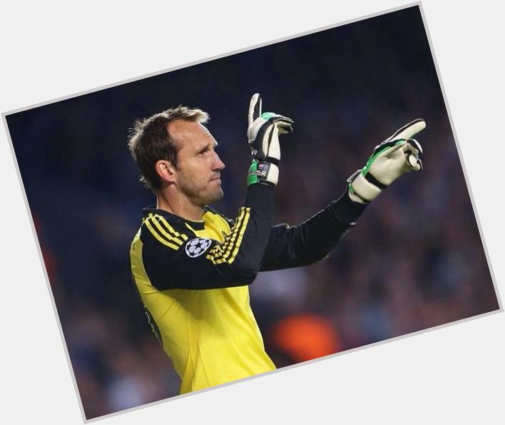 Happy 42nd Birthday to Chelsea goalkeeper, Mark Schwarzer! He is the oldest player to play in the Champions League! 