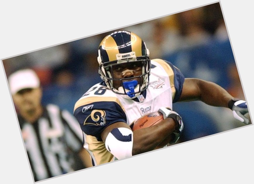7 Kings Casino & Sportsbook wishes a Happy 48th Birthday to running back Marshall Faulk 