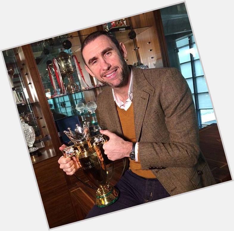 Happy birthday to an Arsenal hero & an invincible! Martin Keown. He won 6 major trophies with Arsenal. 