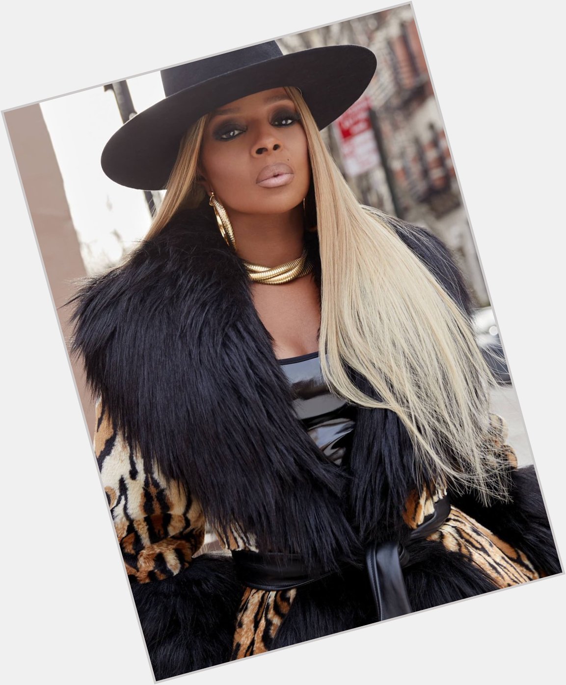 Happy birthday to the legendary Mary J. Blige! The Queen of Hip Hop & Soul turns 50 today 