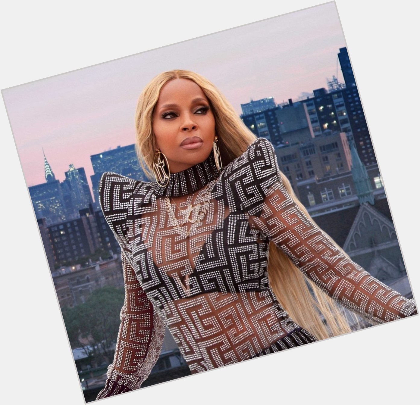Happy Birthday To Mary J. Blige What s y all favorite songs from one of the Queens of R&B ? 