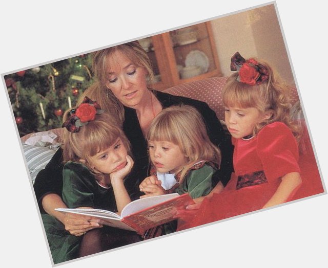 Happy birthday to Elizabeth Olsen s iconic older sisters, Mary-Kate & Ashley Olsen! 