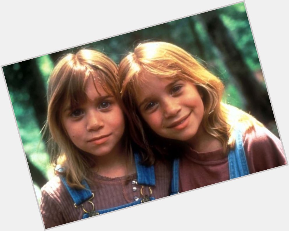 Happy 37th birthday Mary-Kate & Ashley Olsen

The coolest there ever was   