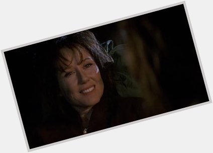 Happy birthday Mary McDonnell. I found her the only moving character in Independence Day s star-studded cast. 