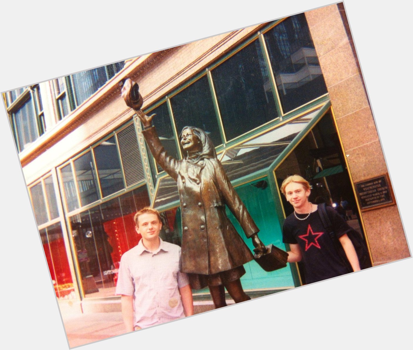 Happy birthday to Mary Tyler Moore! Here\s a pic of the VB team in downtown Minneapolis, circa 2003 