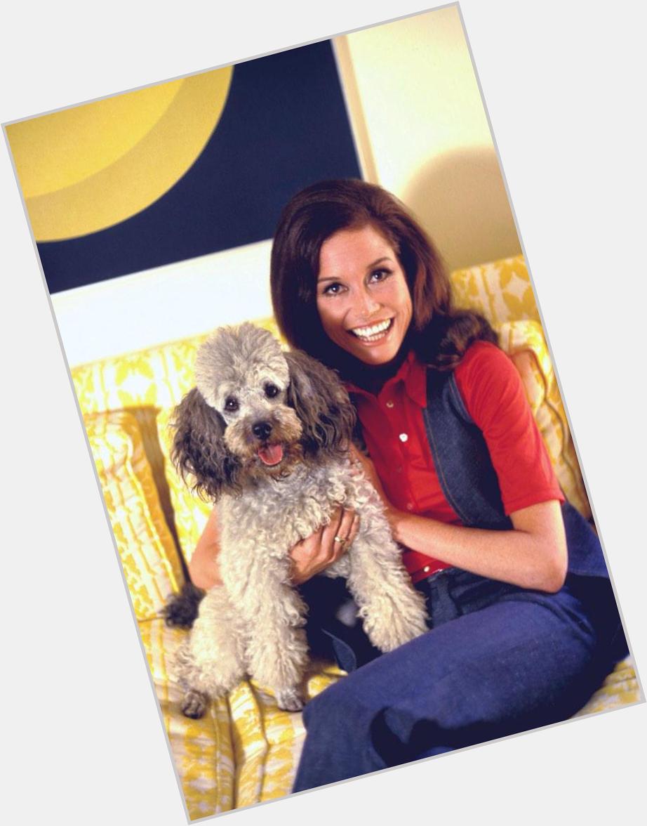 Happy 78th birthday to animal rights activist and vegetarian Mary Tyler Moore! :) 