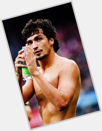 Happy birthday Mats Hummels . Have a good one , you sexy beast ! 