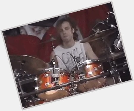 Happy birthday matt cameron  you have been my favorite drummer for so long in my life! 