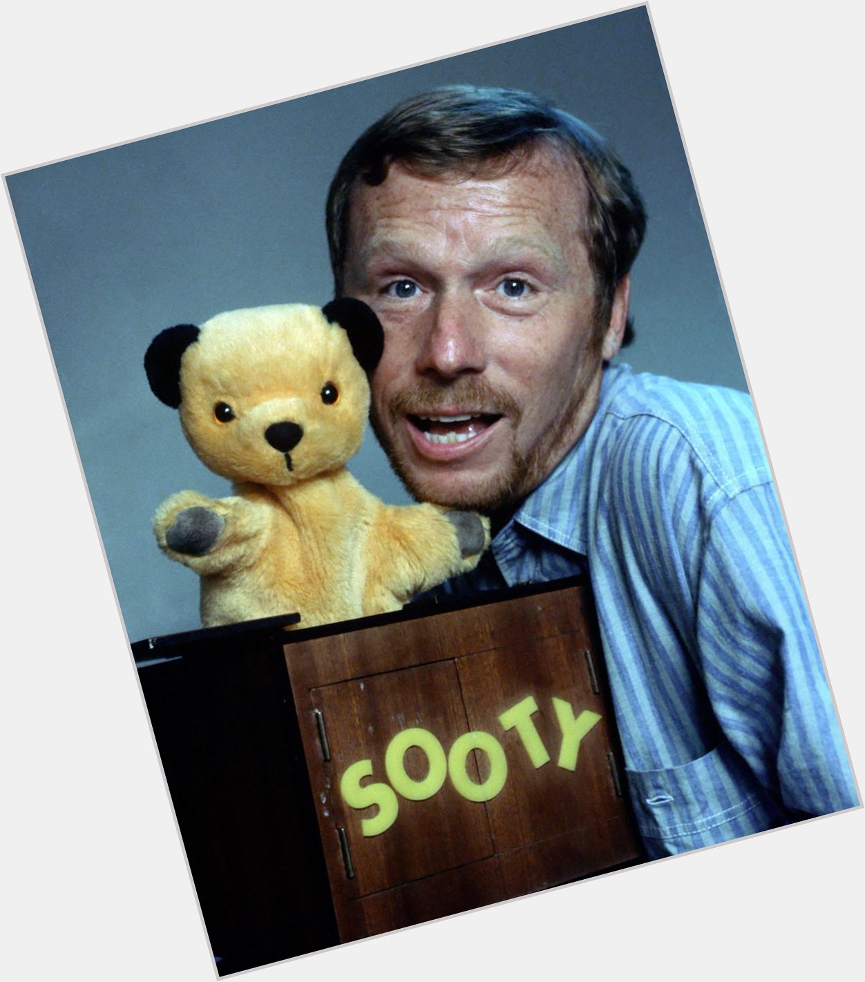 Happy birthday to Matthew Corbett! The son of Harry Corbett and presenter of Sooty between 1976-1998. 