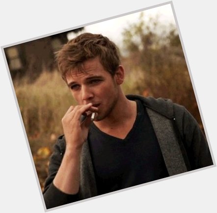 BATES MOTEL star Max Thieriot turns 31 years old today. Happy birthday!

I miss that show... 