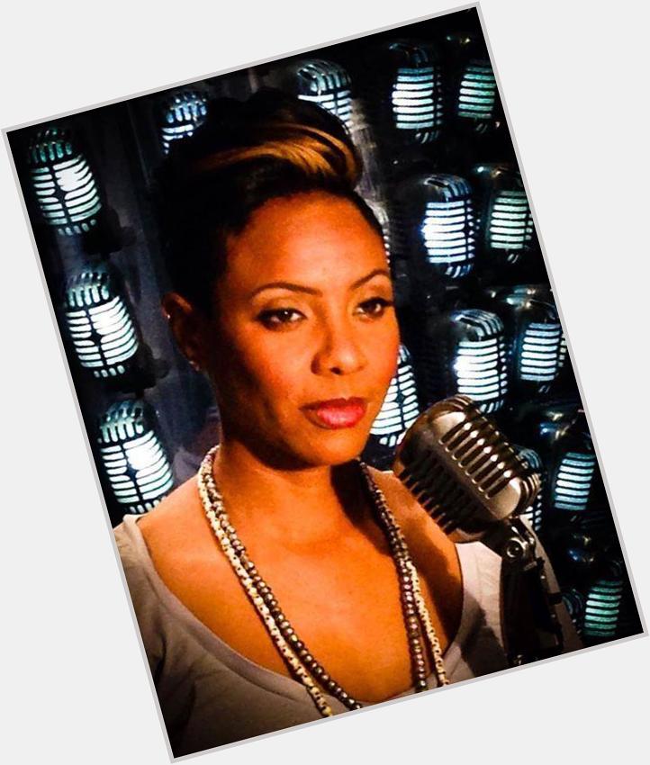 Happy birthday to this amazing young lady, MC Lyte!!  