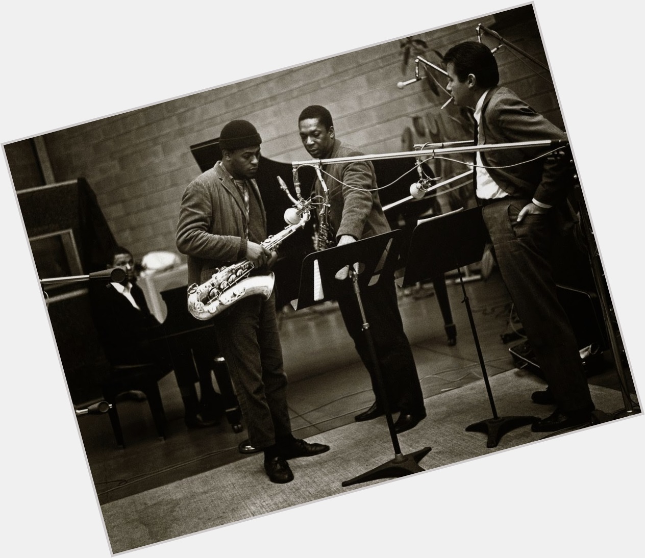 Happy birthday to McCoy Tyner! 

1964 with John Coltrane, Archie Shepp, and producer Bob Thiele. Photo Chuck Stewart 
