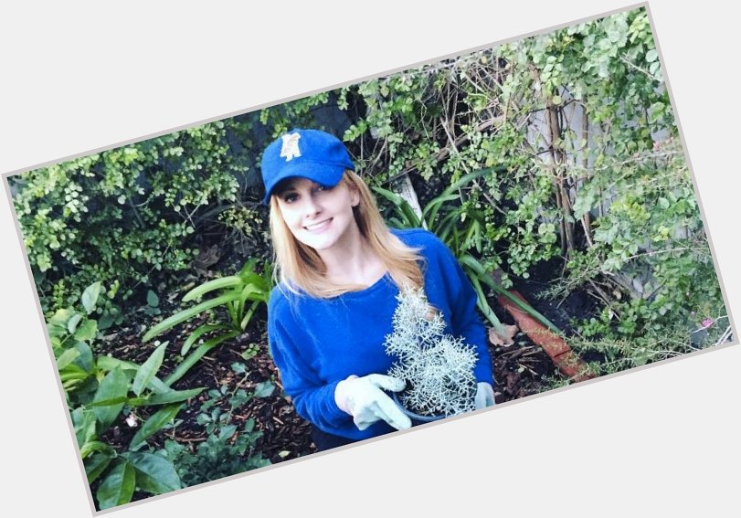 Hats off and happy birthday to Melissa Rauch!   