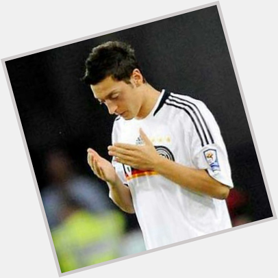 Happy birthday to Mesut Ozil 