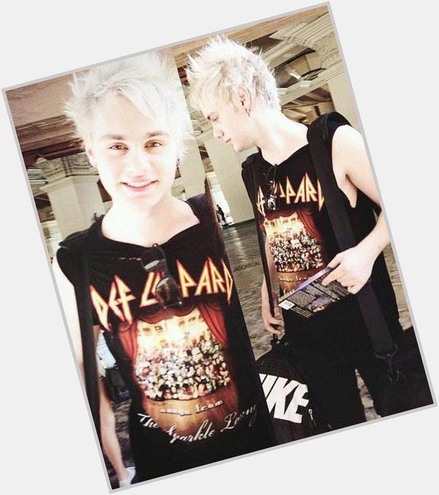 HAPPY BIRTHDAY MICHAEL GORDON CLIFFORD AKA REAL LIFE KITTEN I LOVE YOU SO MUCH I CANT BELIEVE YOURE 19 ALR IM CRYINF 
