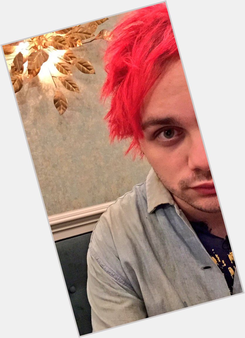 HAPPY BIRTHDAY MICHAEL GORDON CLIFFORD YOURE 20 IM NOT OKAY :)))) 
