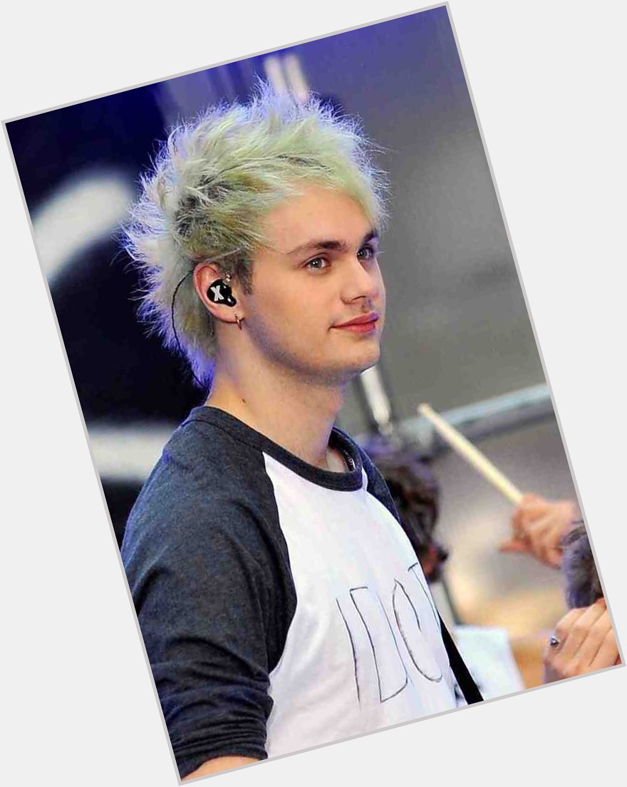 SCREAMING HAPPY BIRTHDAY TO THE ONE AND ONLY MICHAEL GORDON CLIFFORD!Hope it\s a good one Mikey      