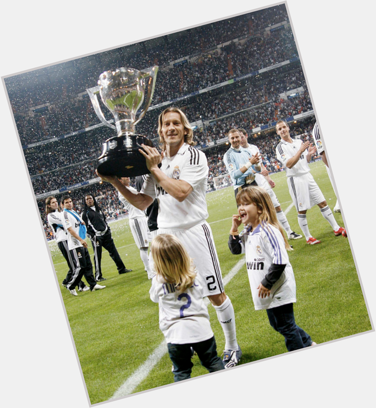 Happy birthday Michel Salgado! The right-back won 4 La Liga titles and 2 Champions Leagues with Real Madrid. 