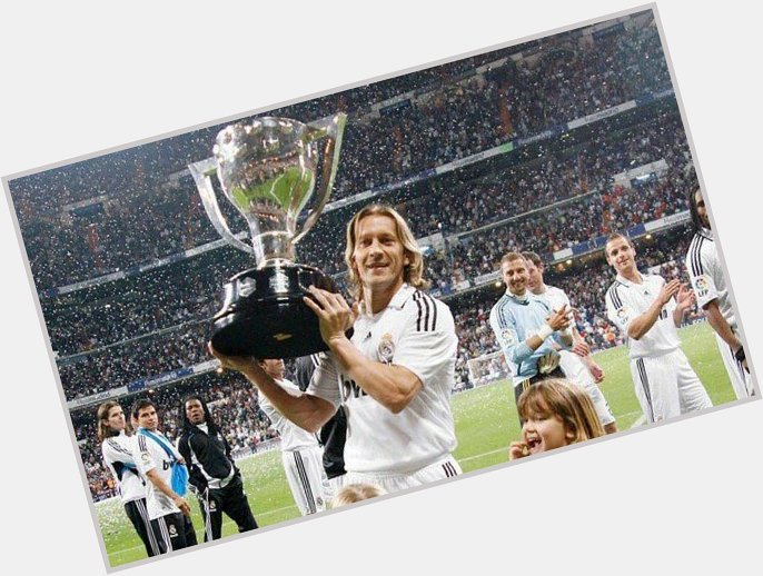 Happy birthday to Real Madrid legend Michel Salgado! He is 40 today. What a great career 