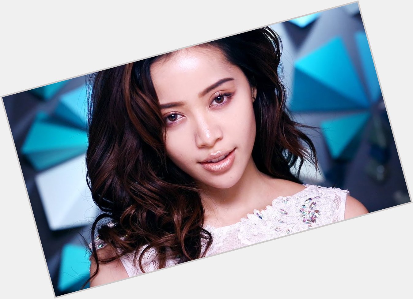 Happy Birthday to makeup artist and Youtuber Michelle Phan!

Her looks always stun. 