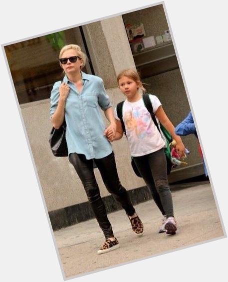 I wanna wish a happy 34th birthday 2 Michelle Williams I hope she has a great day with her daughter Matilda 