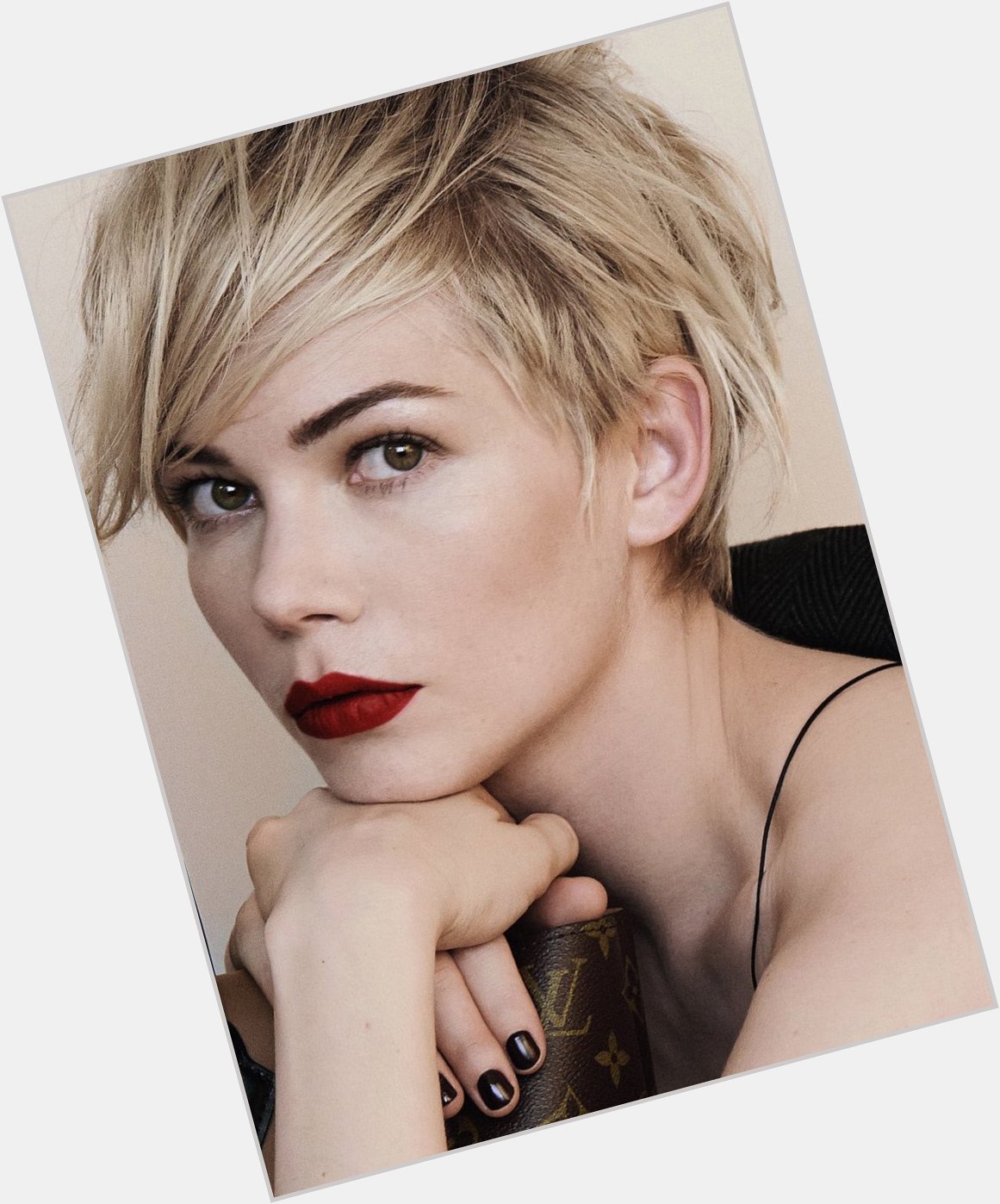 Happy 37th birthday to the talented Michelle Williams. Such a classic beauty - she blew me away in Blue Valentine! 