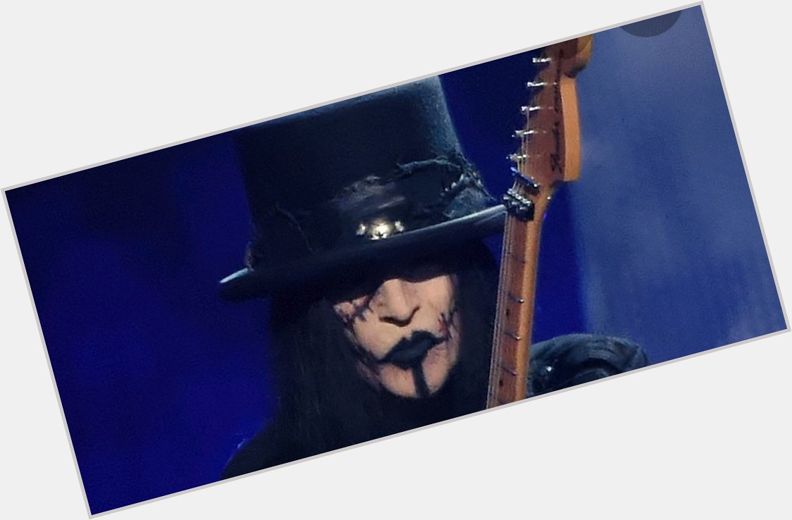 Happy birthday to the man and legend mick mars, one of the most badass guitarist to exist. 