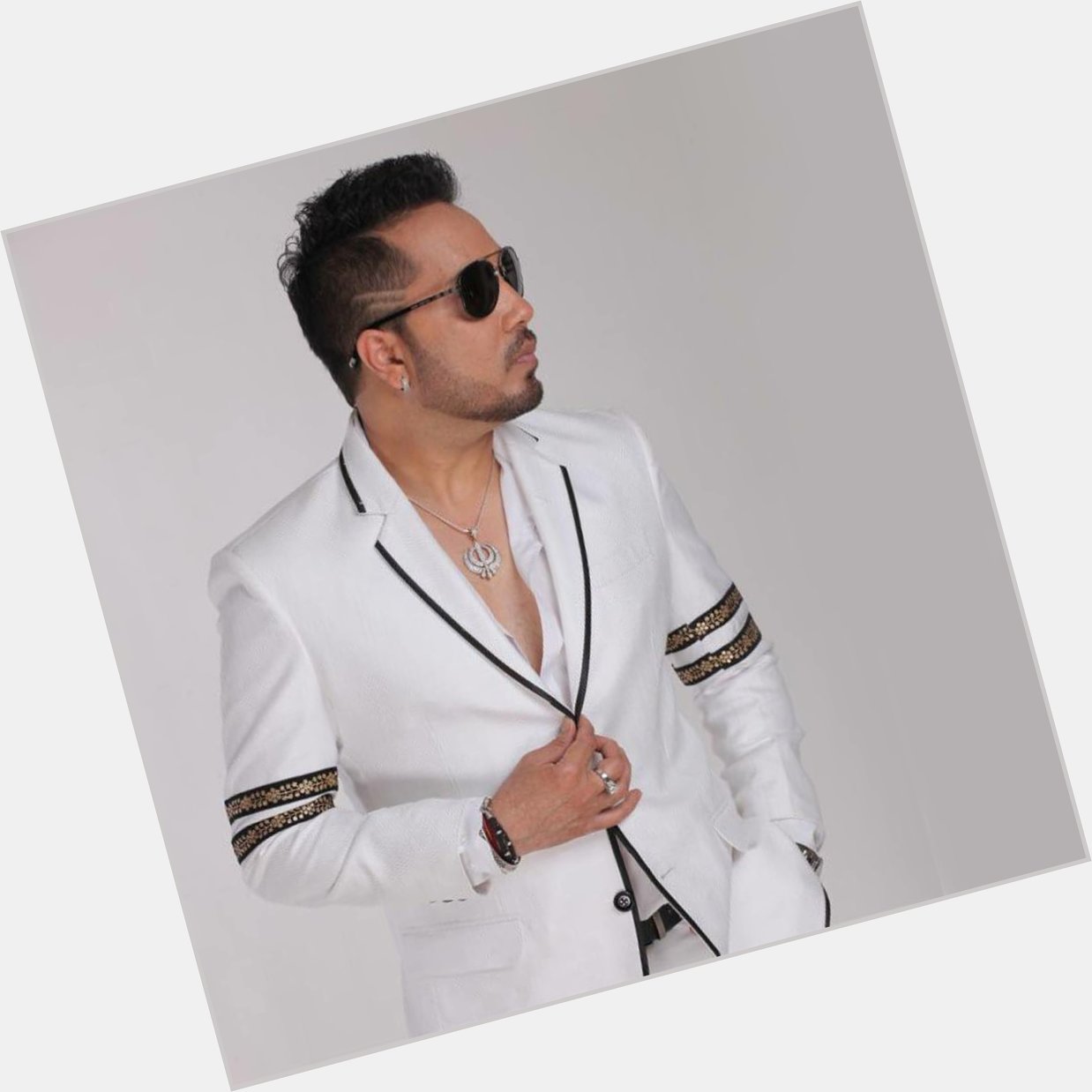 Wishing Rockstar Mika Singh  a very Happy Birthday , Keep Rocking as always and stay blessed.

- Team AIDC 
