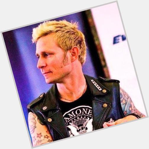 Happy Birthday to the legend that is Mike Dirnt. 