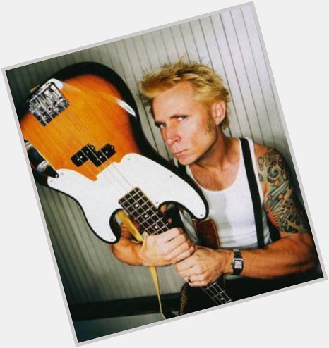 Happy birthday to one of the best bassists in the world, Mr. Mike Dirnt 