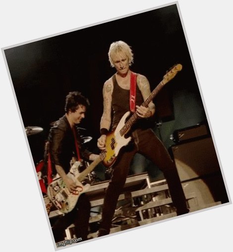 Happy birthday to my favorite bassist, mike dirnt 