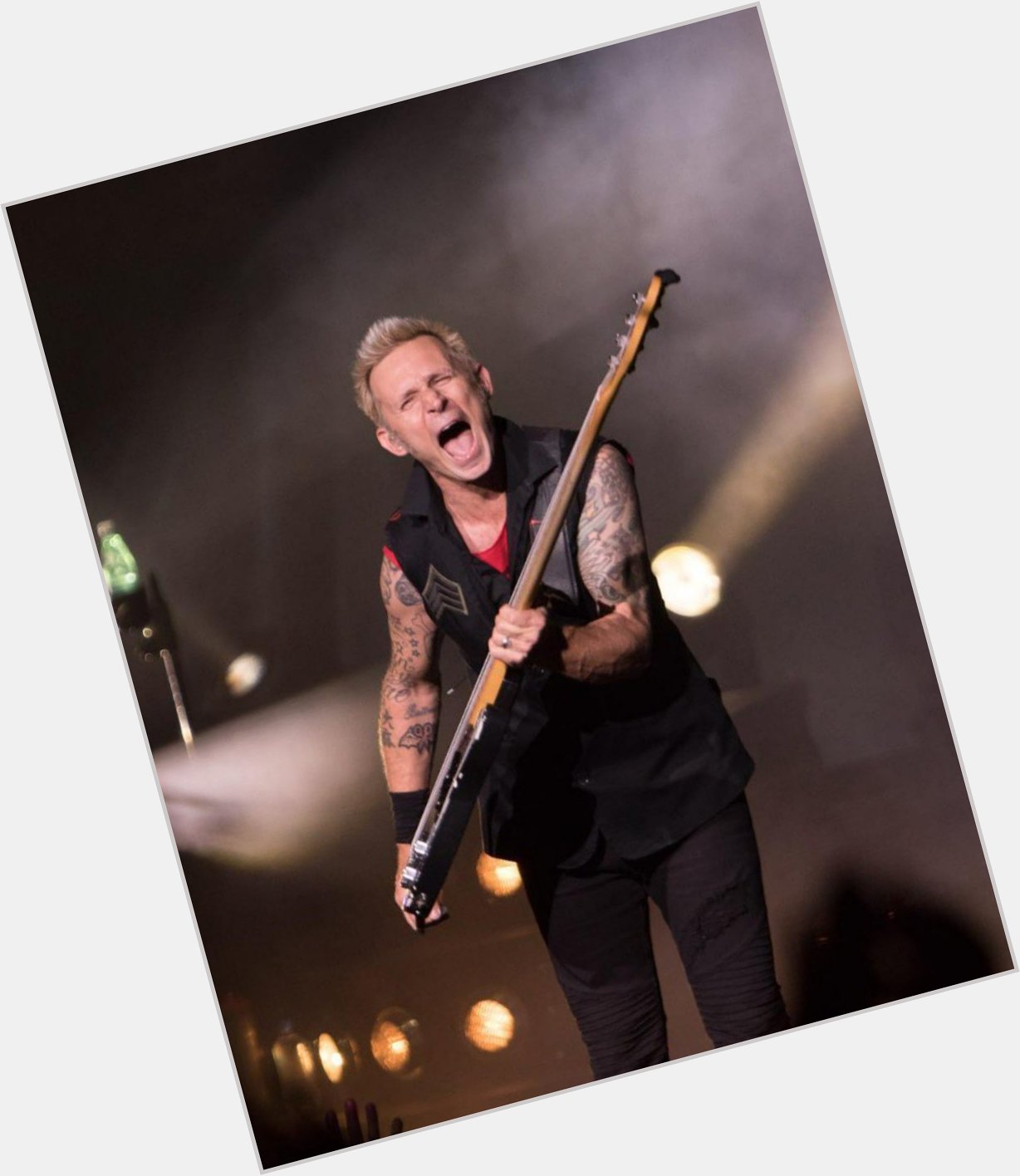 Happy 50 birthday to the amazing Green Day bassist Mike Dirnt! 