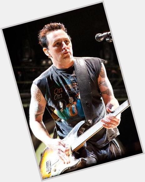 Mike McCready great guitarrist of turns today 49. Happy Birthday Mike! 