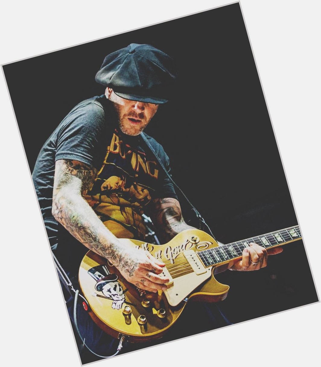Happy birthday to Social Distortion founder, lead vocalist, lead guitarist, producer and songwriter Mike Ness. 