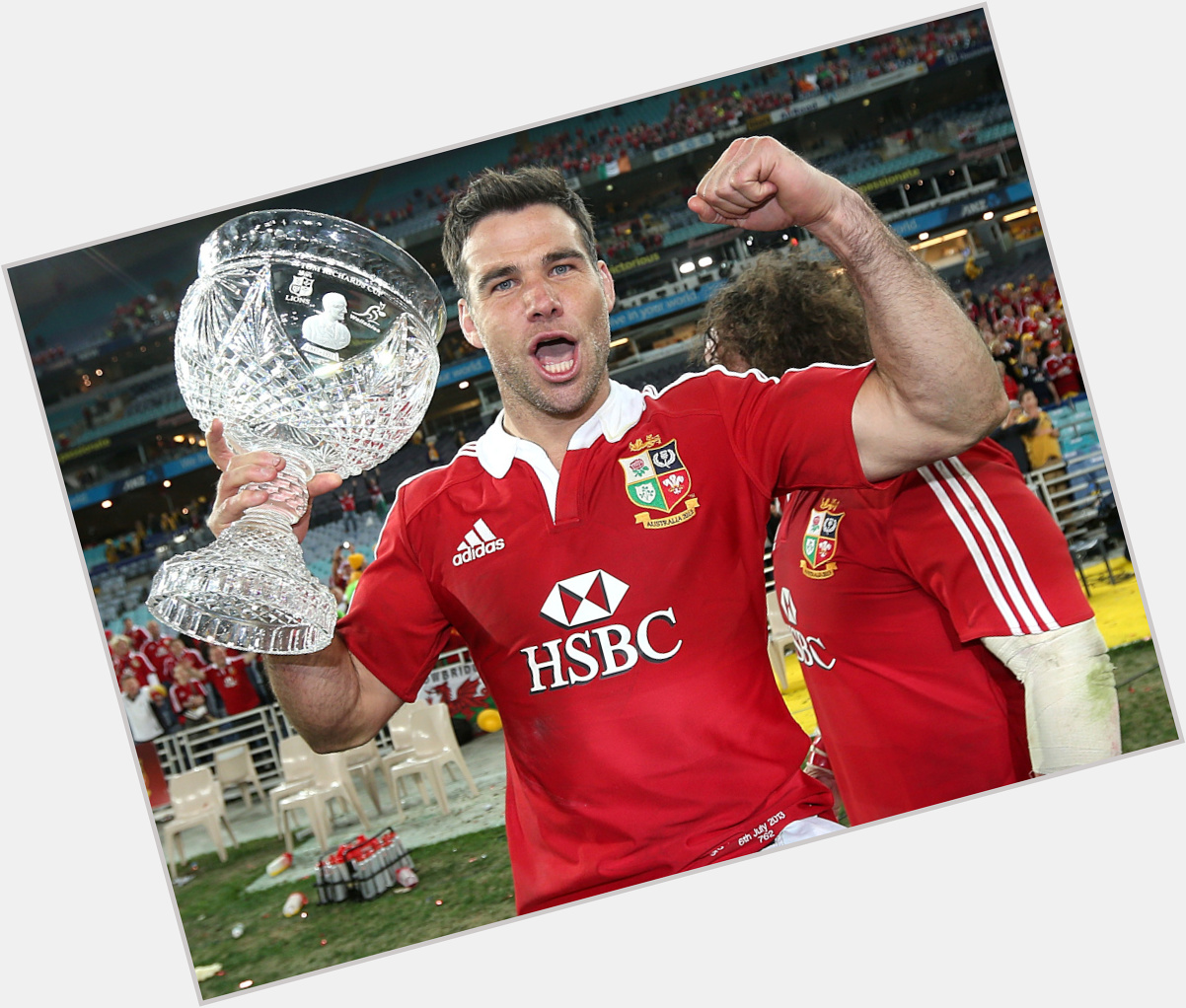  Happy 38th birthday to Wales and Lions legend Mike Phillips! 