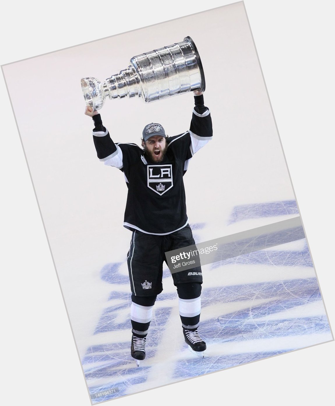 Happy birthday to former center Mike Richards, who was born on February 11, 1985.  