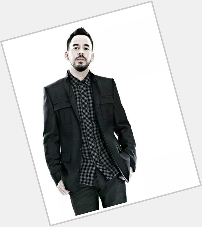 Another time happy bday Mike Shinoda: wonderful man, and a very talented artist . A good example for me. Love you 