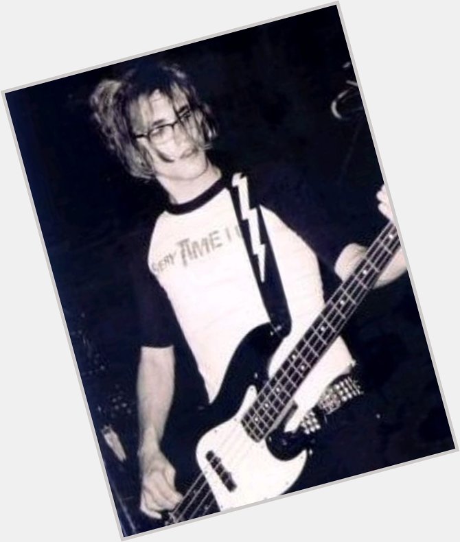 HAPPY BIRTHDAY TO MY FAVE PERSON EVER MIKEY WAY!! <3 