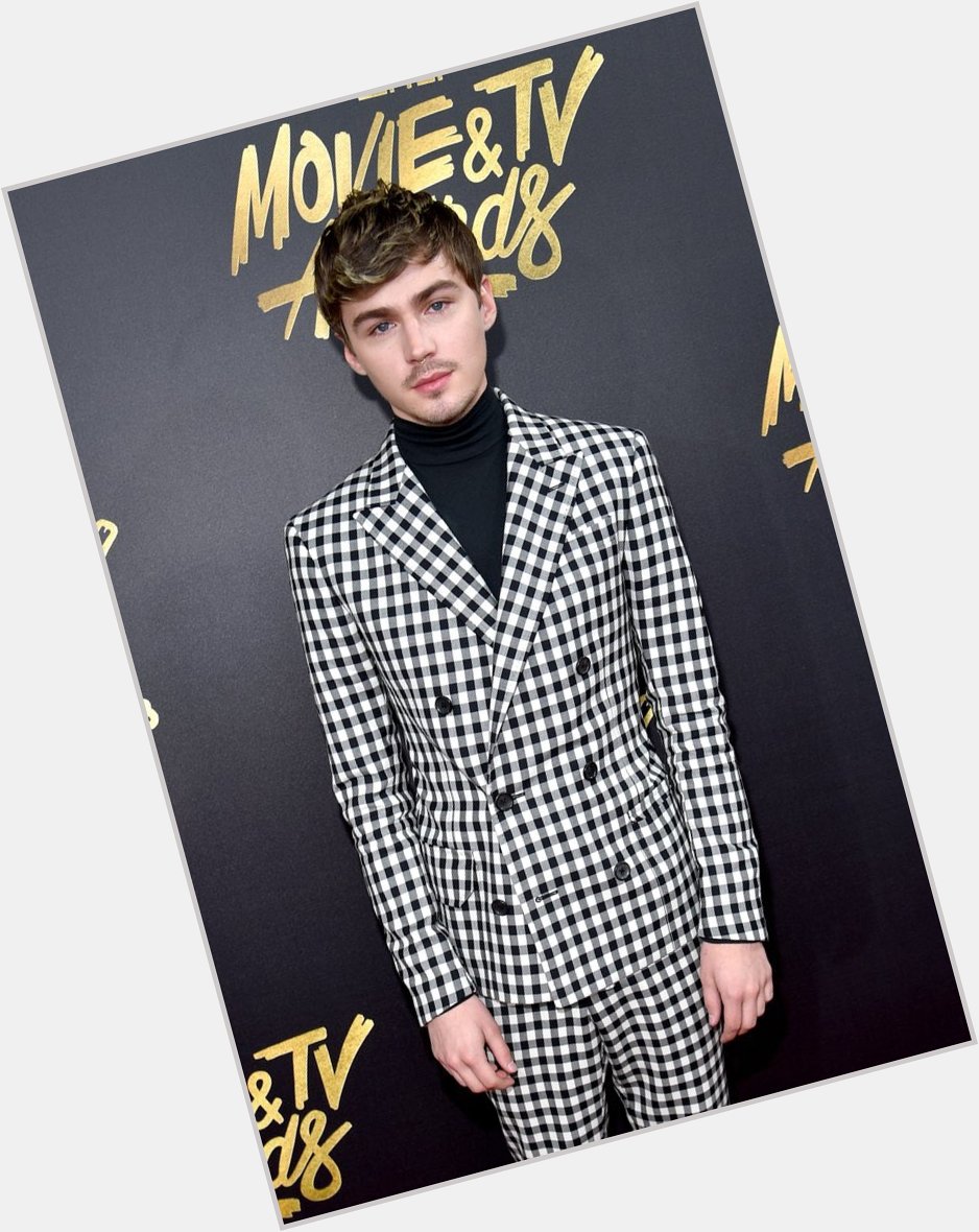 Happy Birthday to the beautiful king of fashion, Miles Heizer. 