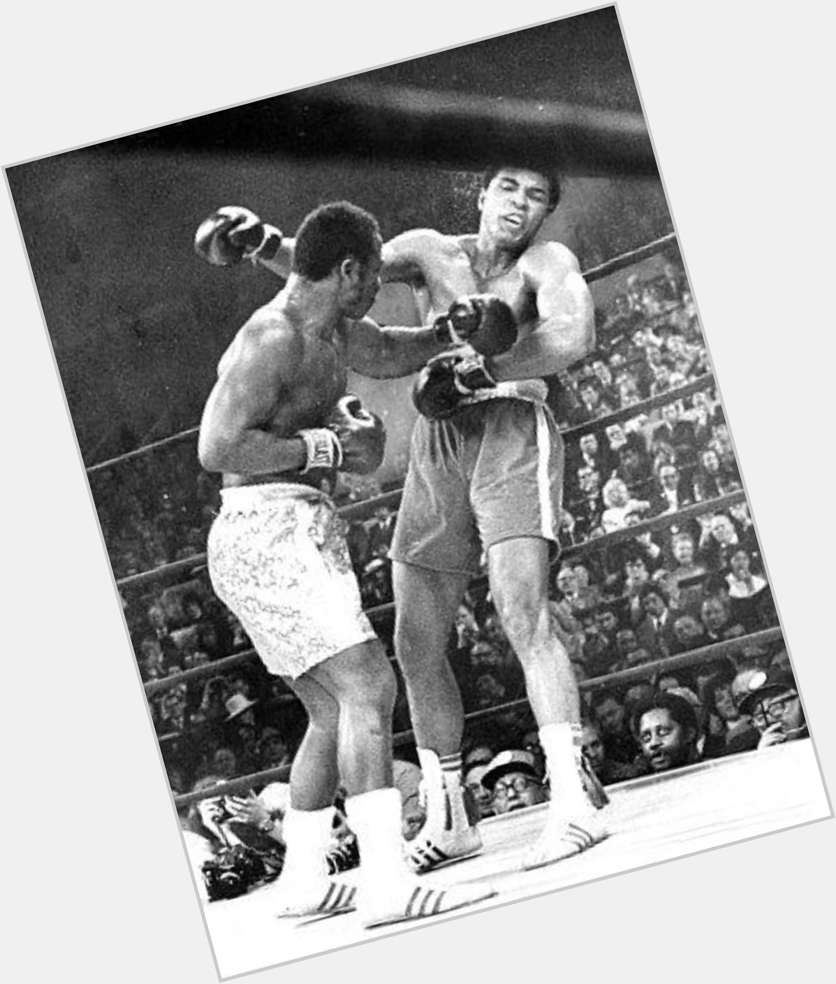Happy birthday Champ
\"Smokin Joe\" Frazier 
Jan 11,1944-Nov 7,2011

First boxer to beat Muhammad Ali 