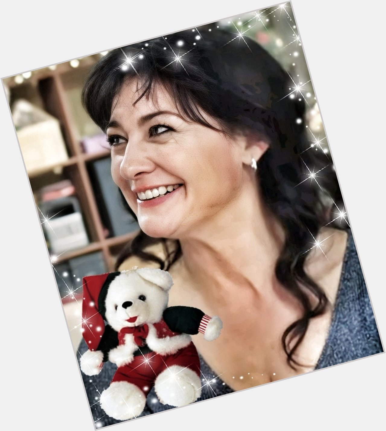 Good Morning messagelings.
Happy Birthday Natalie J. Robb. 48 today.  