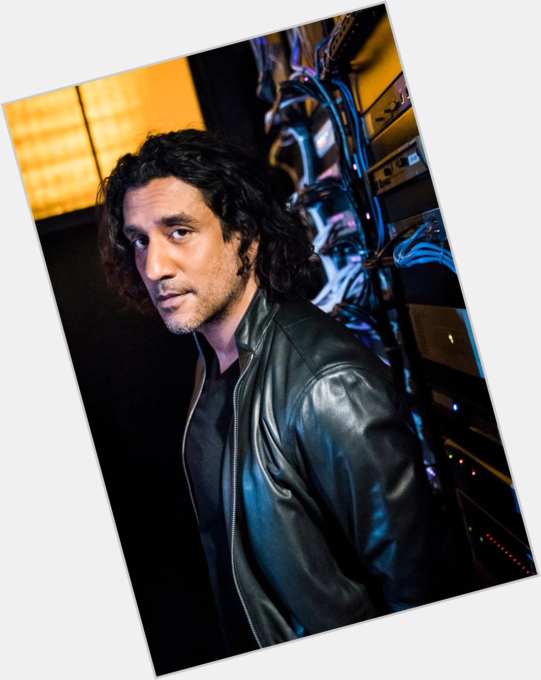 Join us in wishing Naveen Andrews a very happy birthday! 